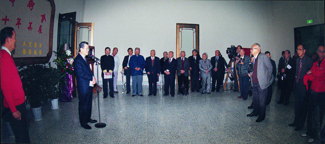 萧万长亲临中华粥会80周年美展致词