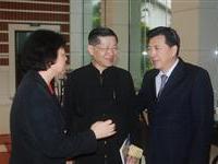 朱清潘燕燕倾听台湾来人语