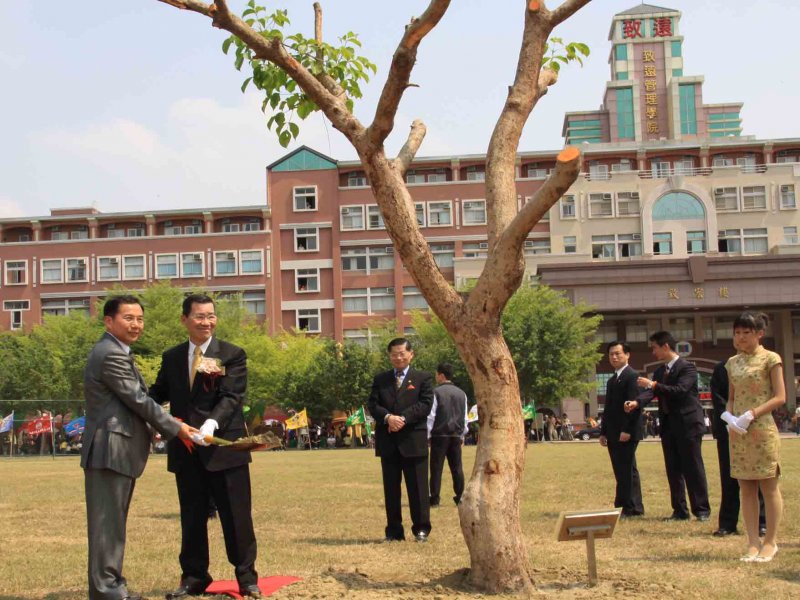 蕭萬長肯定致遠為百年樹人