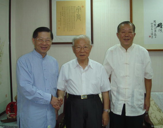 許歷農頃接見陸炳文賴宗烟