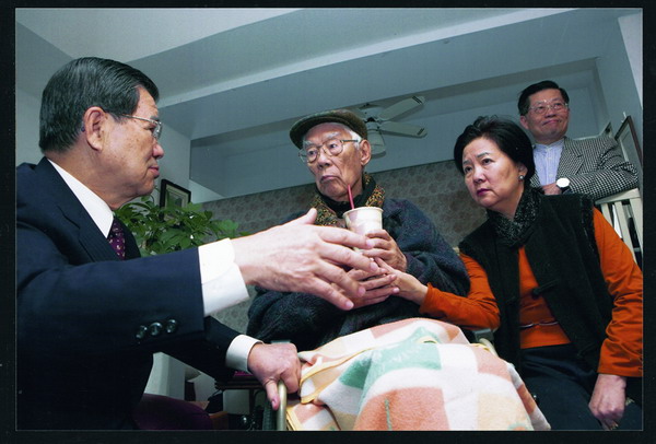 蕭萬長曾義助柏楊綠島建碑