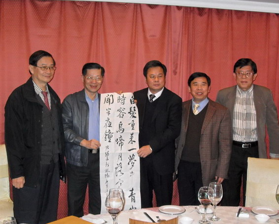 桂林党政要員公宴粥会訪員