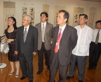 于右任法書向右看
