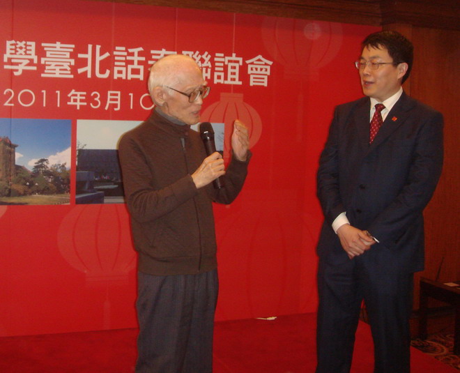 余光中在南大台北話春詩画