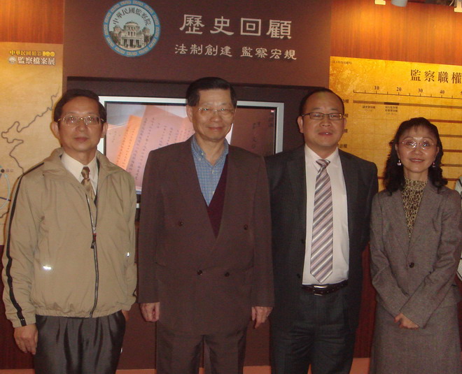 参觀民國百年監察檔案展覽