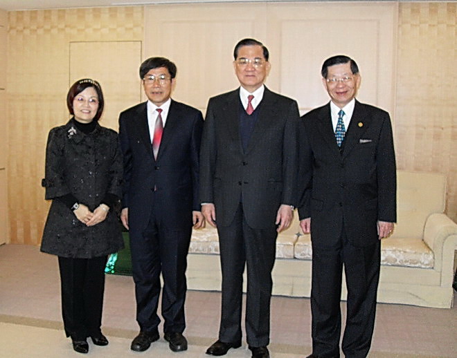 連氏画院晉見連戰感謝抬愛