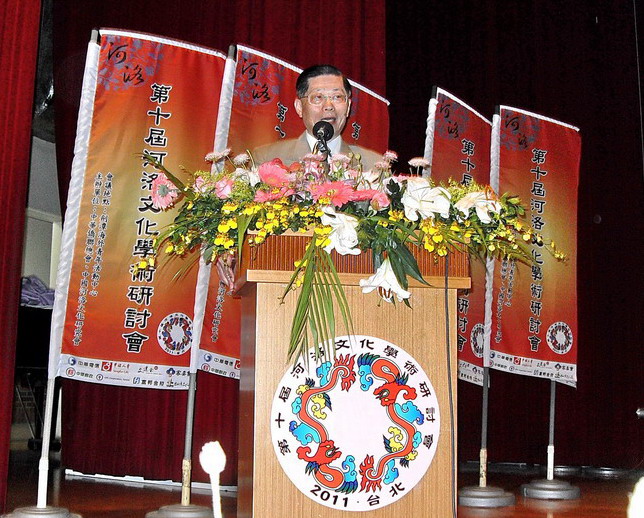 陸炳文應邀演講姓掌聲如雷