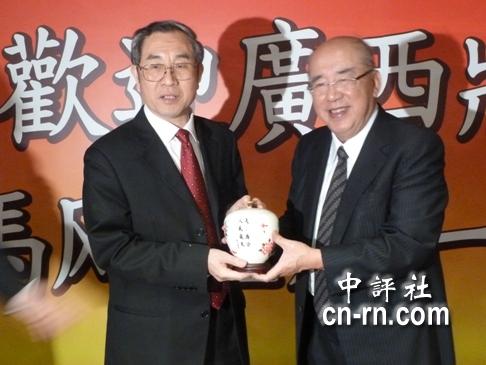 吳伯雄馬飆月初月底相見歡