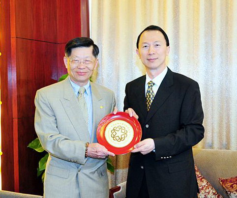 僑聯董中原文聯陸炳文交流