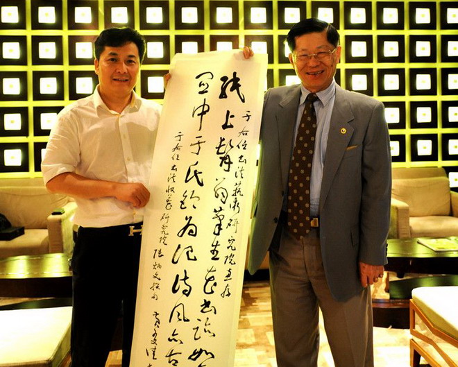 朱奕龍因于書于院喜結文緣