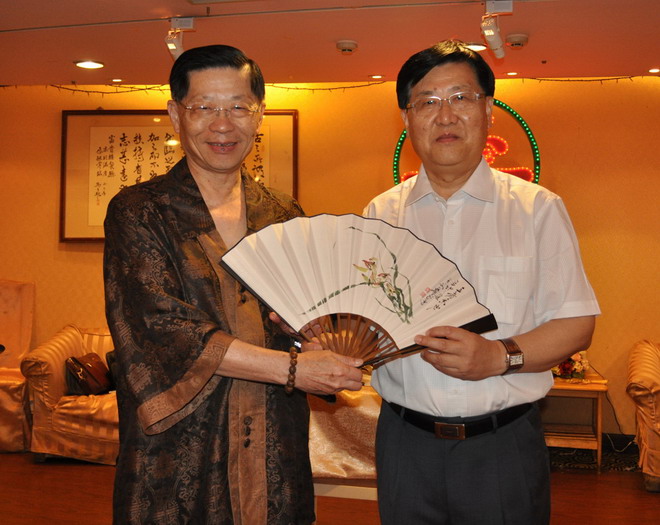 蕭平率團來台展出互贈結緣