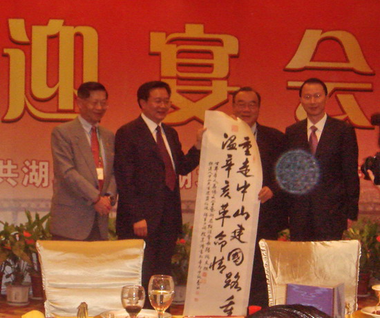 湖北省長受之無愧