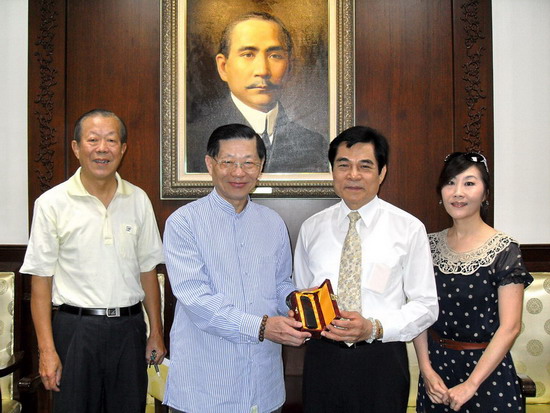 台北于右任法書紀念展在望
