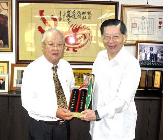 感謝主任近年一路情義相挺