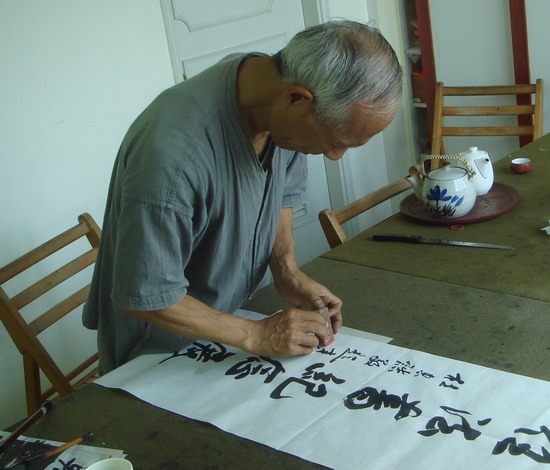 杜忠誥題于書展名相映成趣