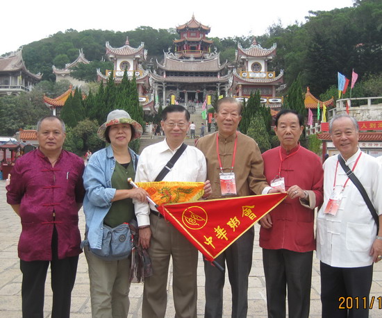 文友粥友斉拜媽祖同享平安