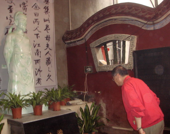 專謁宁德威灵公城隍陸游像