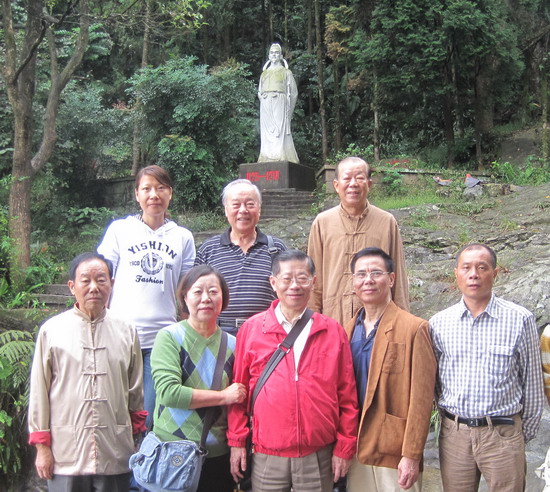 登南漈山拜謁陸游