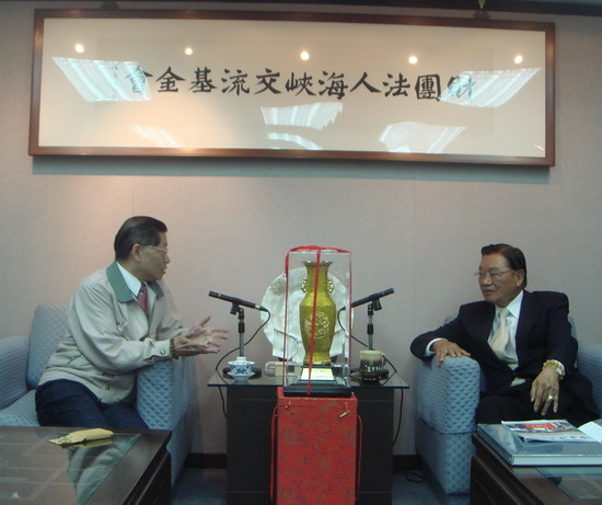 江丙坤見陸炳文喜十年有成