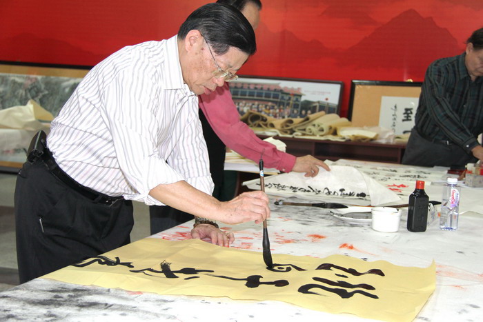 兩岸筆會現場揮毫