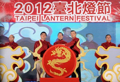 长龙冲天点灯添丁