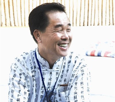 吳其萃正接受專訪