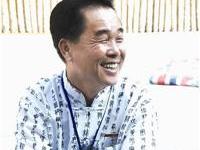 吳其萃正接受專訪