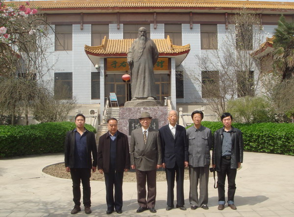 于右任故里三原竖立粥圣像