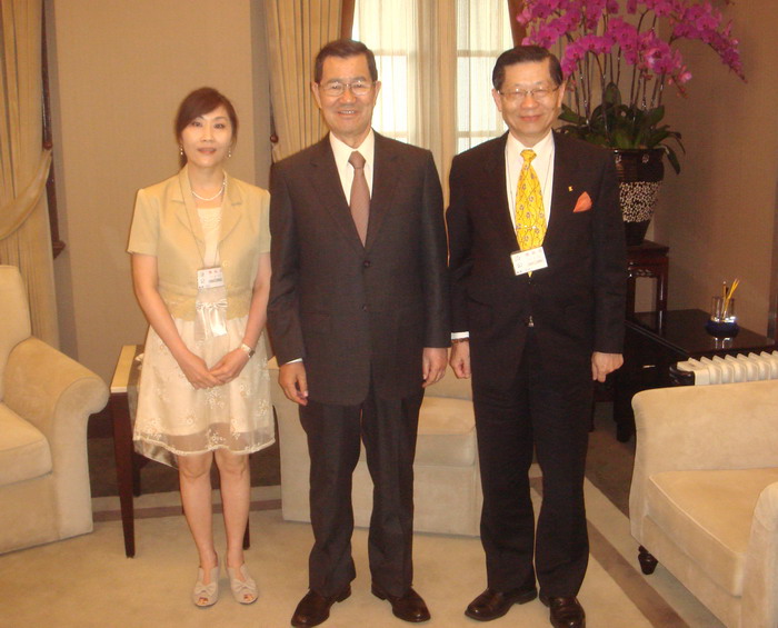 萧万长在总统府接见陆炳文