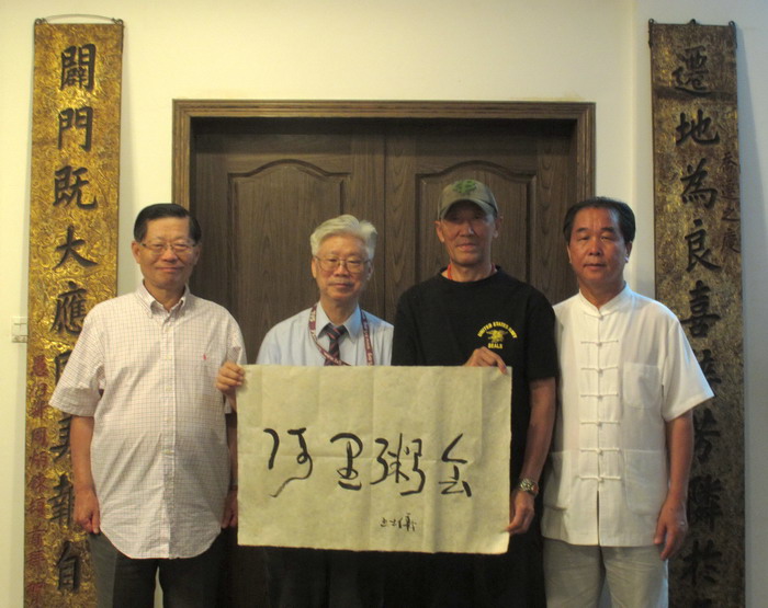 授牌予李恩义筹组阿里粥会