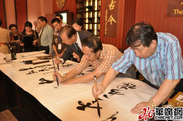 明心堂笔会画案亦为古船木