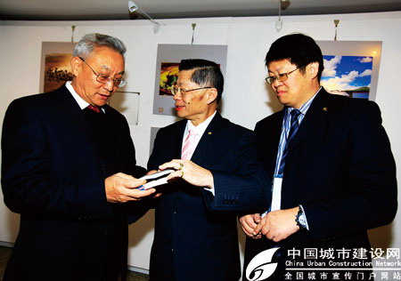 陆炳文张铭清吴思强在展场