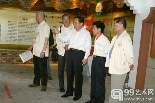 访马鹤凌母校湖南岳云中学