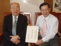 吴伯雄会见陆炳文谈陈星聚
