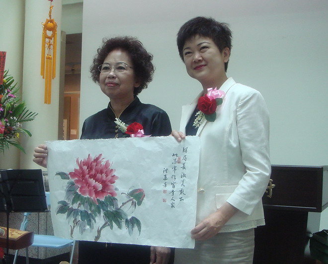 洪慧芳画赠花莲县文化局长