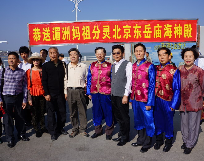 迎驾团护持海上和平女神像