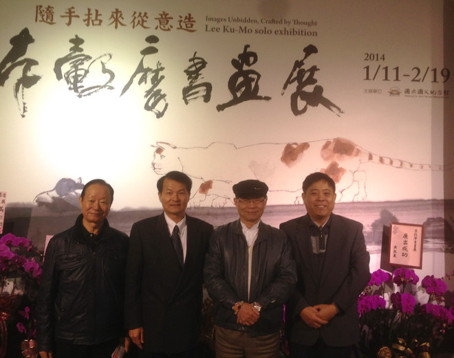 王福林接待朱定波参观展览