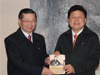花莲旅次陆炳文赠书傅崐萁