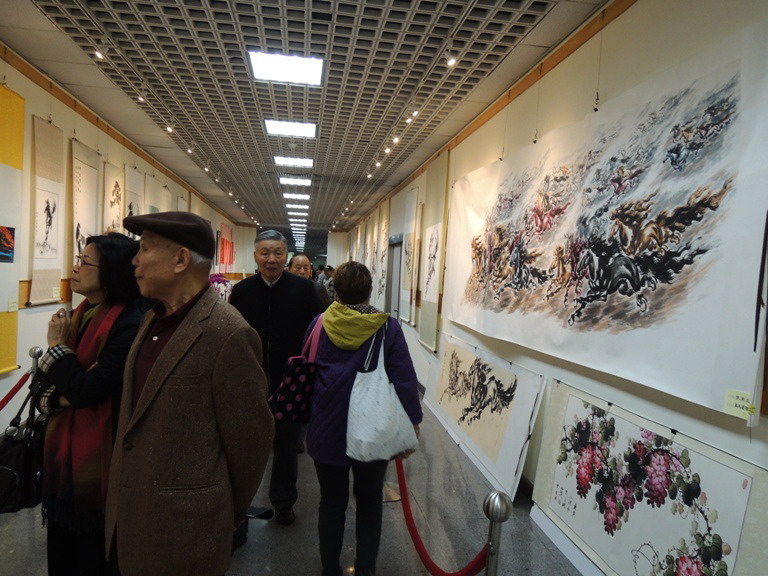 梅画大师刘达运中将观马画