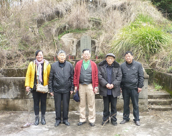 祭扫永洋五世朝鸣陆公祖墓