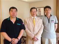 接见天津九河粥会祝贺团长