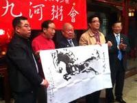 向中国楹联书画院院长赠画