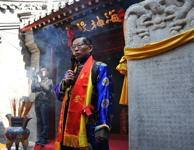 海神殿前祈求妈祖保境安民