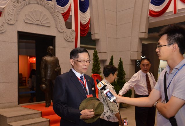 接受媒體專訪緬懷國父遺志