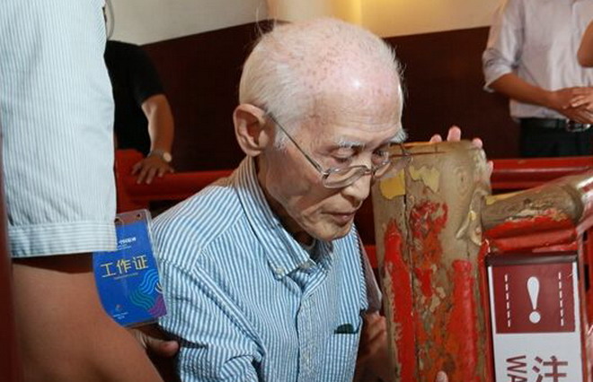 西安大雁塔登顶最高龄诗人