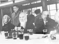贾景德和于右任赴台北粥会