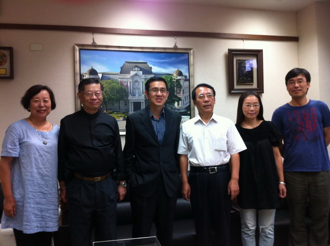 陆炳文邬大光访台湾文学馆