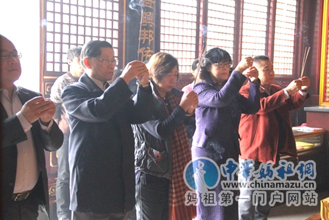 陆炳文祭拜天津天后宫妈祖