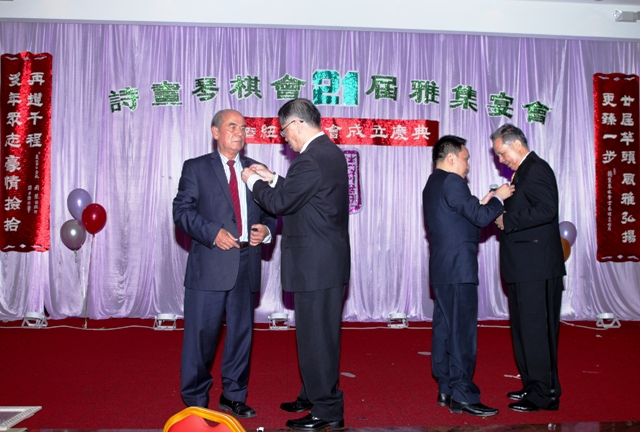 紐粥六粥長榮獲領袖金証章