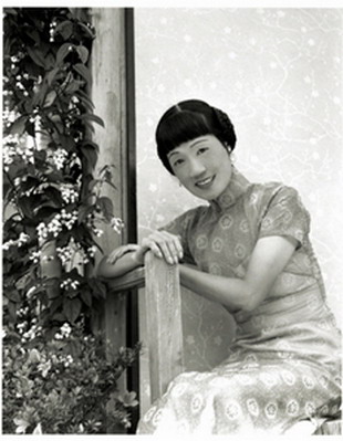 时代女性蒋碧微风情万种照